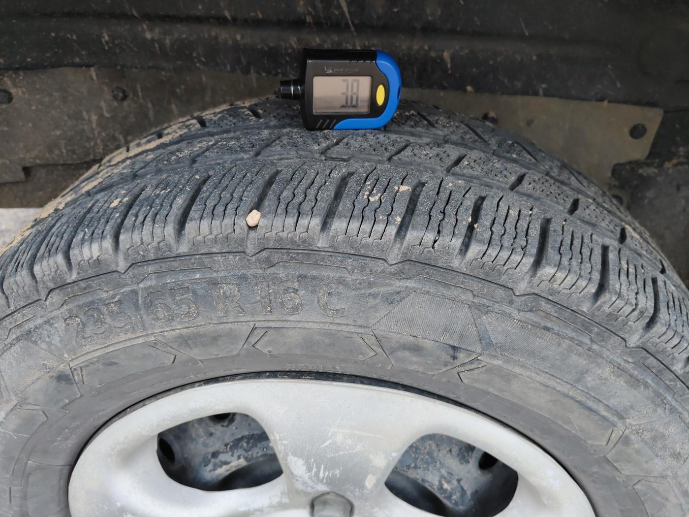 2010 Mahindra Scorpio LX, Diesel, Manual, 1,13,745 km, tyre