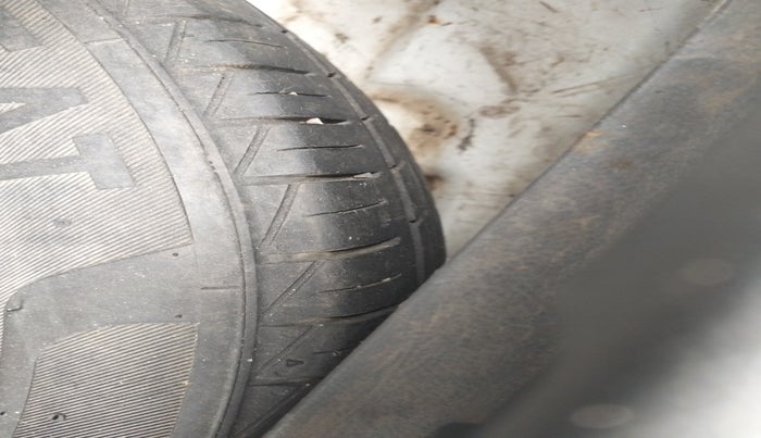2020 Maruti Alto LXI CNG, Petrol, Manual, 1,69,454 km, tyre