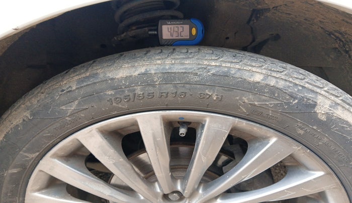 2015 Maruti Ciaz ZXI+, Petrol, Manual, 1,66,915 km, tyre