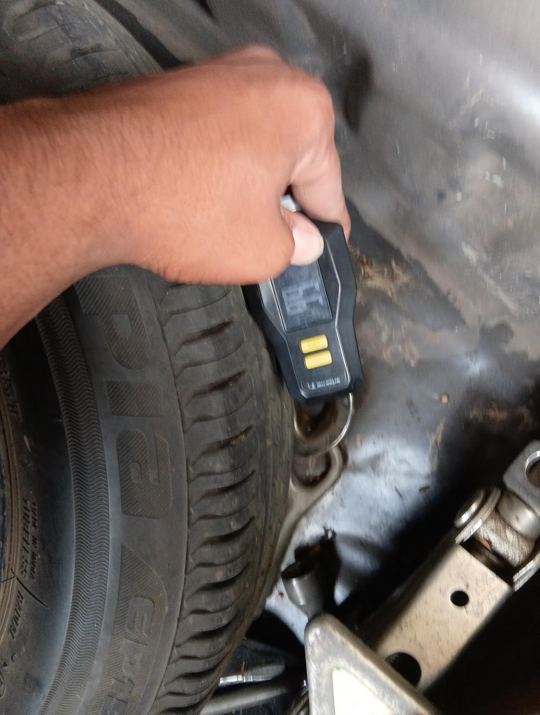 2018 Maruti Dzire ZDI AMT, Diesel, Automatic, 1,00,000 km, tyre