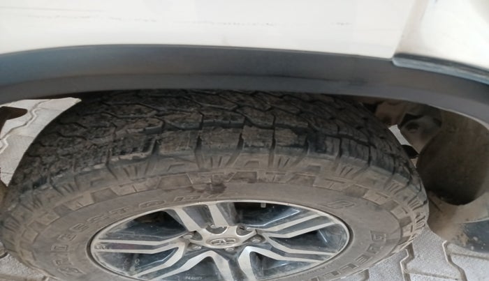 2018 Toyota Fortuner 2.8 4X2 AT, Diesel, Automatic, 1,60,357 km, tyre