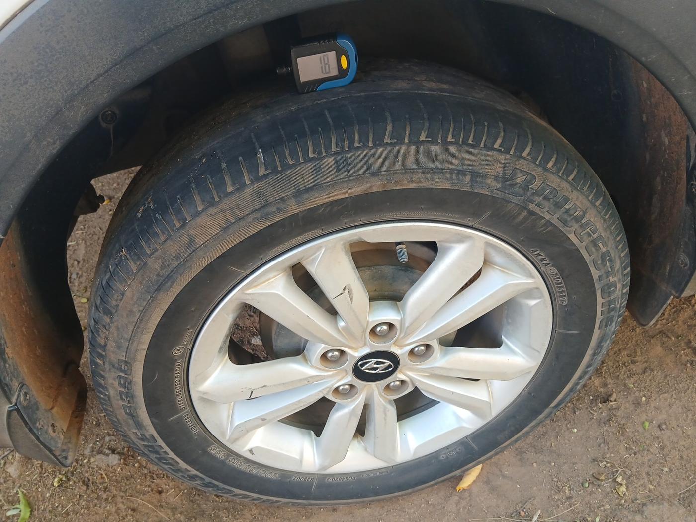 2016 Hyundai Creta SX PLUS 1.6 DIESEL, Diesel, Manual, 2,51,582 km, tyre