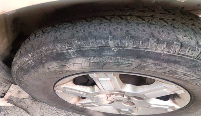2011 Mahindra Xylo E8 BS-III, Diesel, Manual, 1,02,416 km, tyre