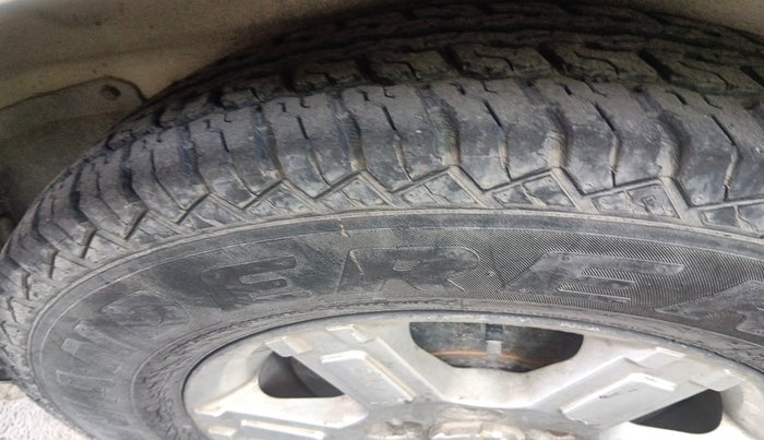 2011 Mahindra Xylo E8 BS-III, Diesel, Manual, 1,02,416 km, tyre