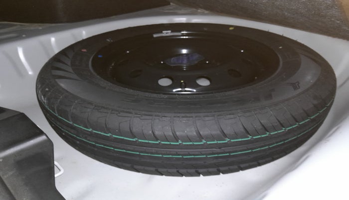 2022 Maruti Dzire VXI AMT, Petrol, Automatic, 31,794 km, tyre