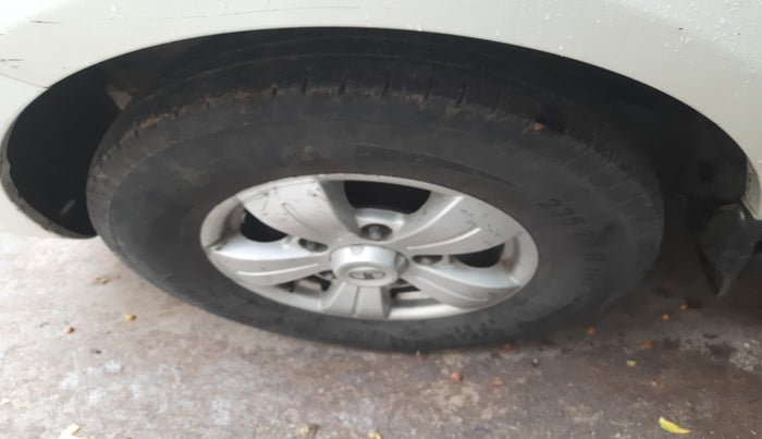 2016 Tata Safari Storme 2.2 VX 4X2, Diesel, Manual, 1,80,886 km, tyre