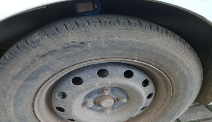 2010 Maruti Swift VXI, Petrol, Manual, 68,788 km, tyre