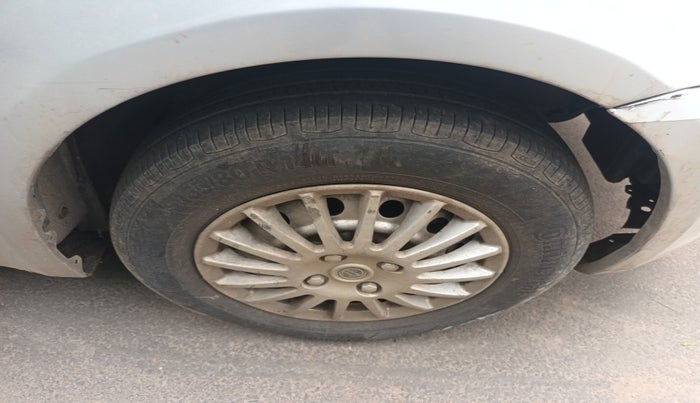 2010 Maruti Swift Dzire LXI, Petrol, Manual, 95,967 km, tyre