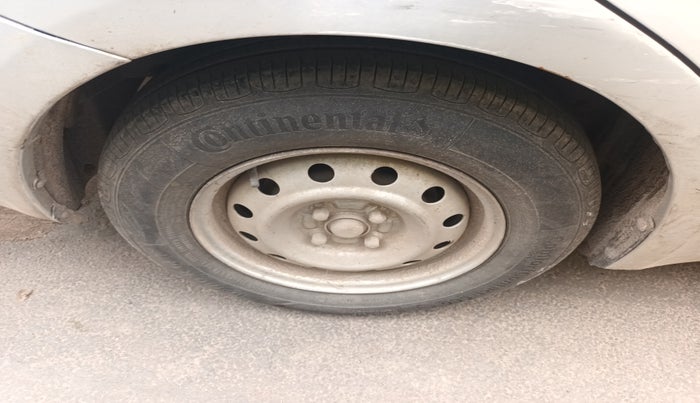 2010 Maruti Swift Dzire LXI, Petrol, Manual, 95,967 km, tyre