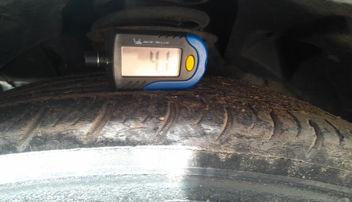 2019 Mahindra XUV300 W8 (O) 1.2 PETROL, Petrol, Manual, 64,072 km, tyre