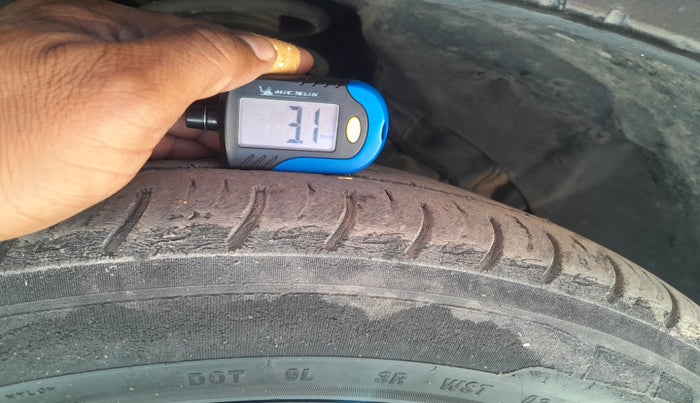 2019 Mahindra XUV300 W8 (O) 1.2 PETROL, Petrol, Manual, 64,072 km, tyre