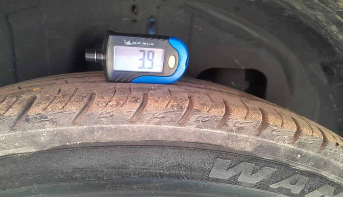 2019 Mahindra XUV300 W8 (O) 1.2 PETROL, Petrol, Manual, 64,072 km, tyre