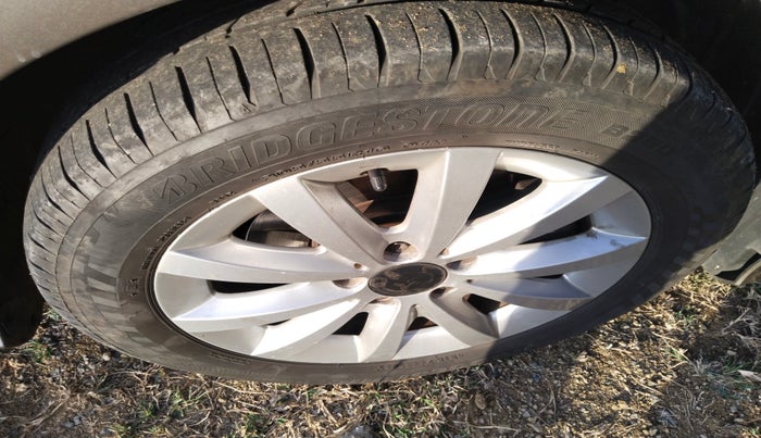 2013 Mercedes Benz B Class B180, Diesel, Automatic, 1,12,512 km, tyre