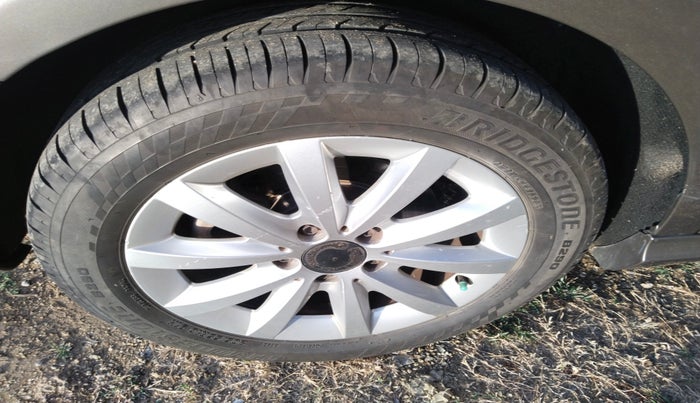 2013 Mercedes Benz B Class B180, Diesel, Automatic, 1,12,512 km, tyre