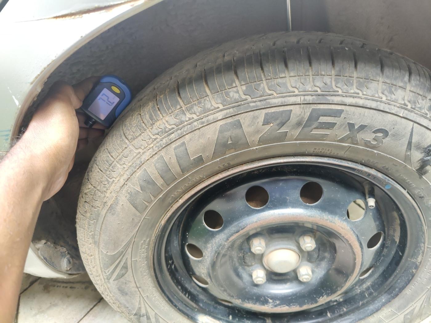 2010 Maruti Ritz LXI, Petrol, Manual, 60,000 km, tyre