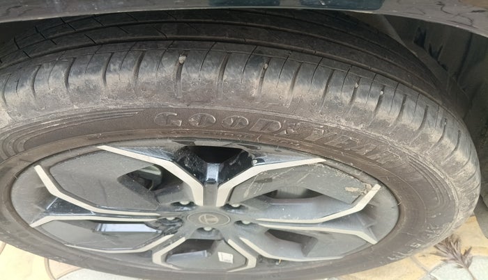 2024 Tata Curvv Creative Plus S 1.2 Hyperion GDI Petrol 6MT, Petrol, Manual, 4,991 km, tyre