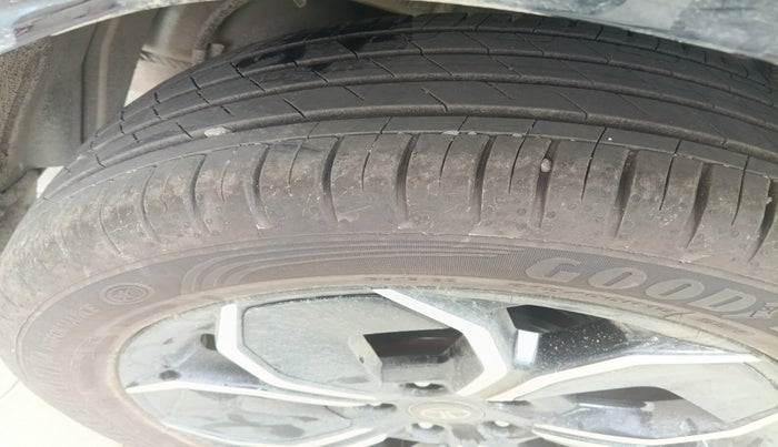 2024 Tata Curvv Creative Plus S 1.2 Hyperion GDI Petrol 6MT, Petrol, Manual, 4,991 km, tyre