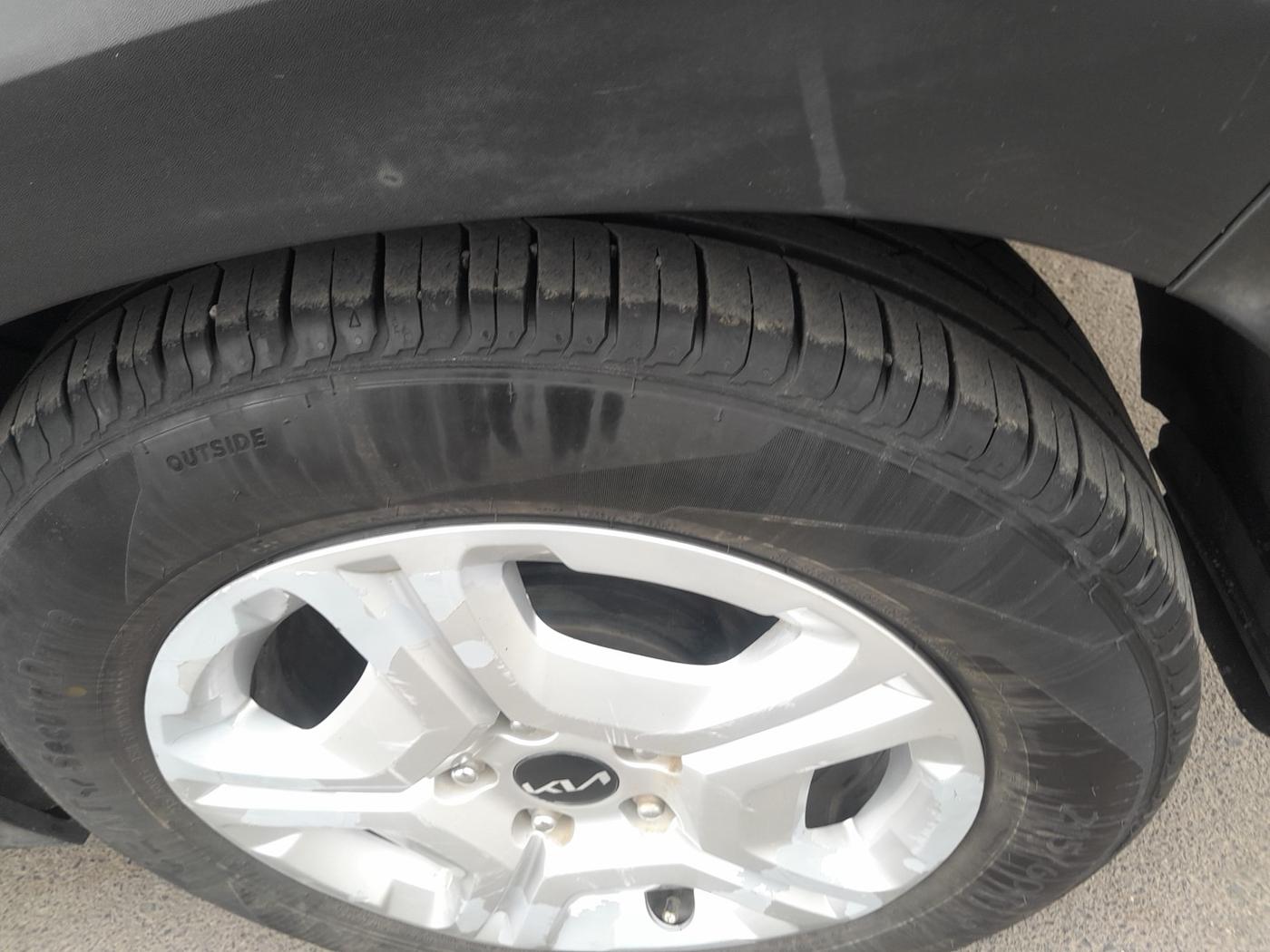 2022 KIA SONET HTK PLUS 1.2, Petrol, Manual, 94,500 km, tyre