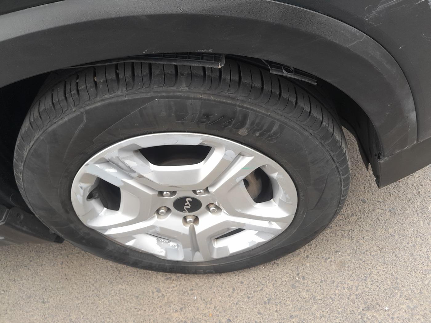 2022 KIA SONET HTK PLUS 1.2, Petrol, Manual, 94,500 km, tyre