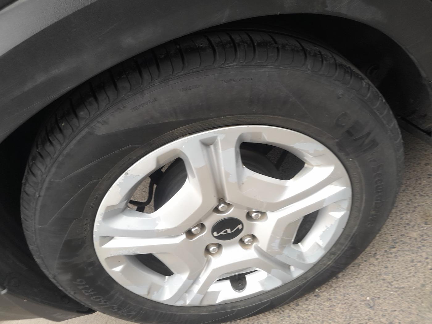 2022 KIA SONET HTK PLUS 1.2, Petrol, Manual, 94,500 km, tyre