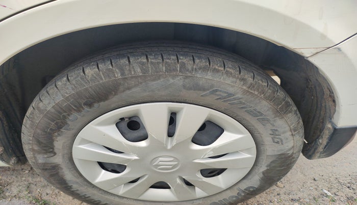 2013 Maruti Swift Dzire VXI, Petrol, Manual, 61,057 km, tyre