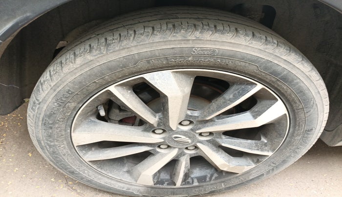 2020 Mahindra XUV300 W8 (O) 1.2 PETROL, Petrol, Manual, 28,137 km, tyre