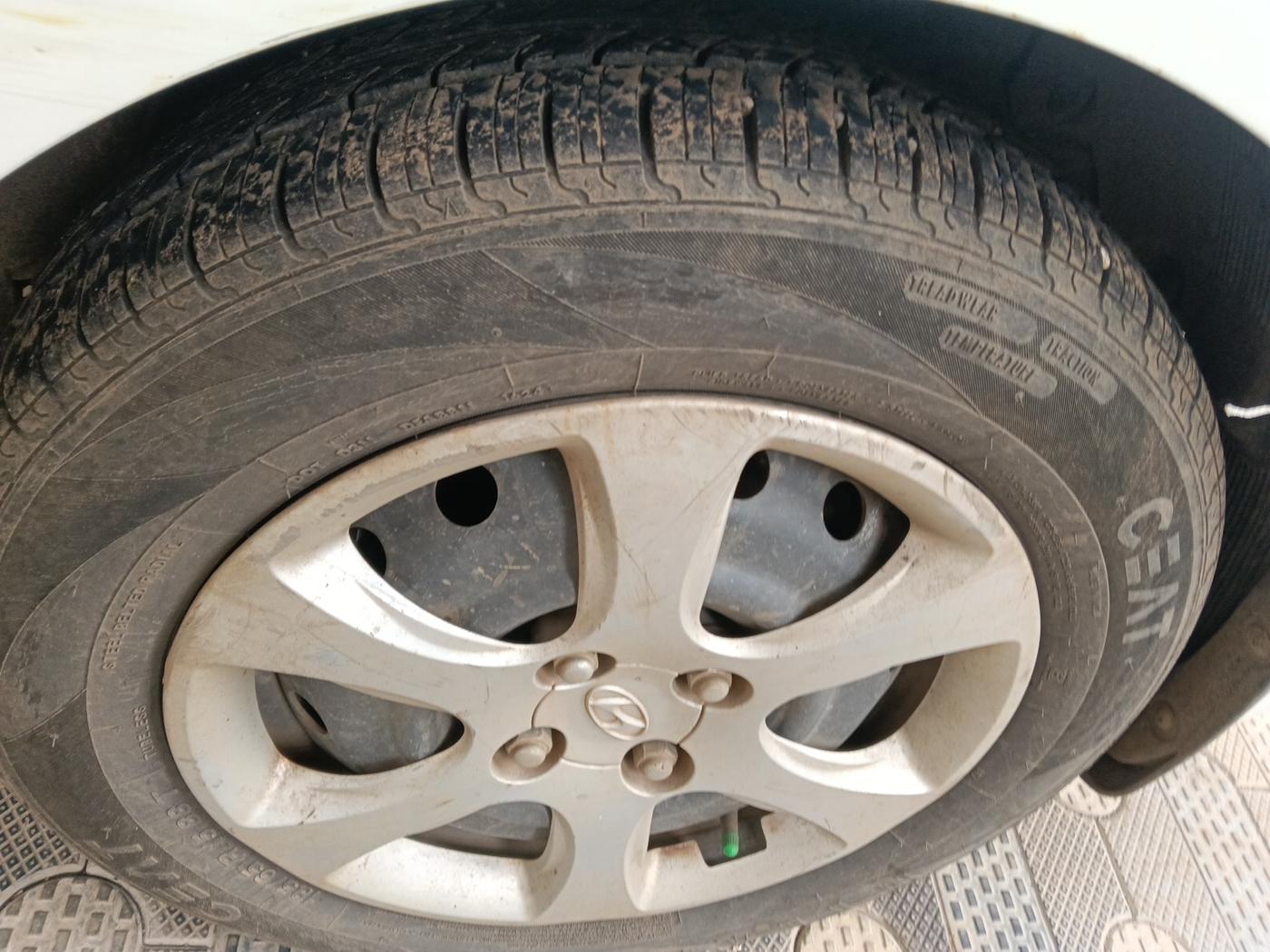 2012 Hyundai Verna FLUIDIC 1.6 VTVT EX, Petrol, Manual, 1,25,729 km, tyre