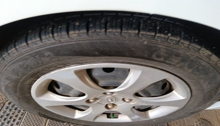 2012 Hyundai Verna FLUIDIC 1.6 VTVT EX, Petrol, Manual, 1,15,373 km, tyre