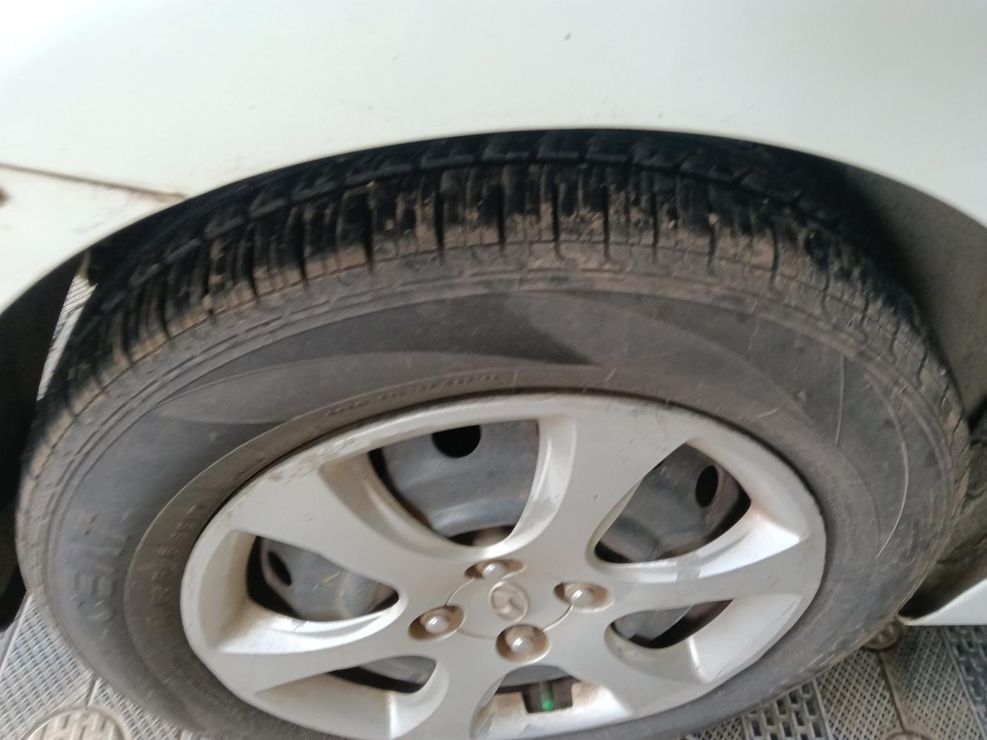 2012 Hyundai Verna FLUIDIC 1.6 VTVT EX, Petrol, Manual, 1,25,729 km, tyre