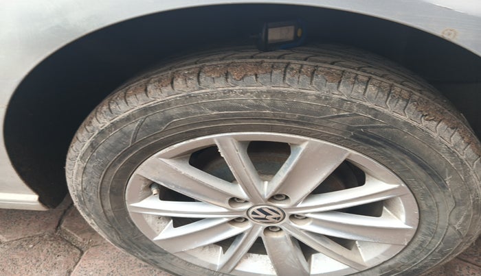 2016 Volkswagen Vento HIGHLINE 1.5 AT, Diesel, Automatic, 1,19,143 km, tyre