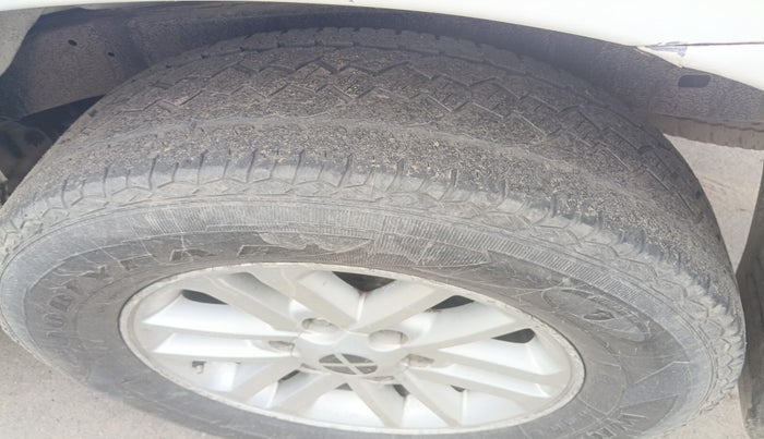2013 Toyota Fortuner 3.0 4X2 MT, Diesel, Manual, 87,098 km, tyre