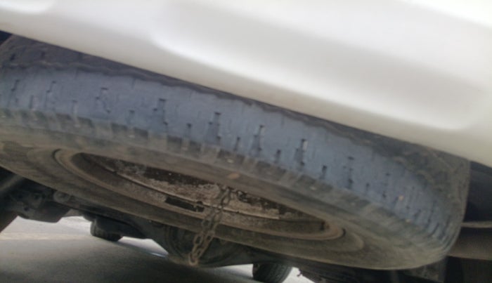 2013 Toyota Fortuner 3.0 4X2 MT, Diesel, Manual, 87,098 km, tyre