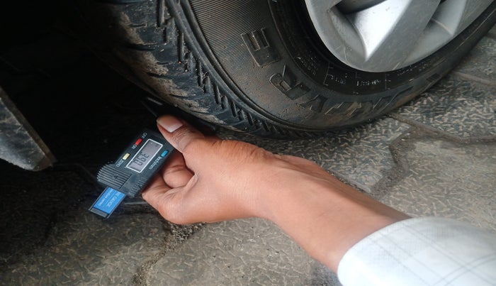 2023 Maruti Eeco 5 STR AC, Petrol, Manual, 34,463 km, tyre