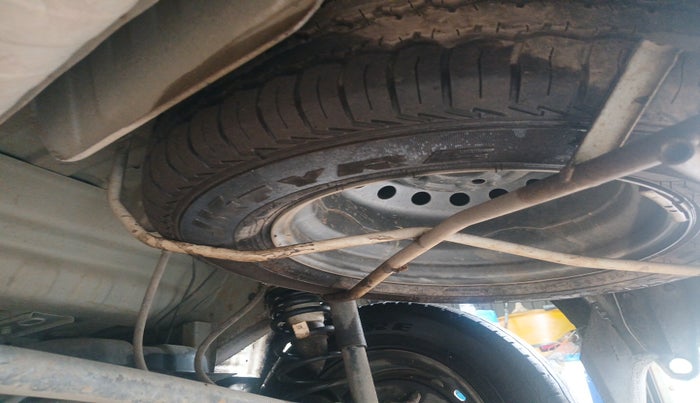 2023 Maruti Eeco 5 STR AC, Petrol, Manual, 34,463 km, tyre