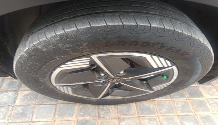2024 Tata NEXON CREATIVE + SUNROOF AMT 1.5 DIESEL, Diesel, Automatic, 16,956 km, tyre