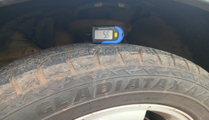 2013 Mahindra XUV500 W8, Diesel, Manual, 1,09,496 km, tyre