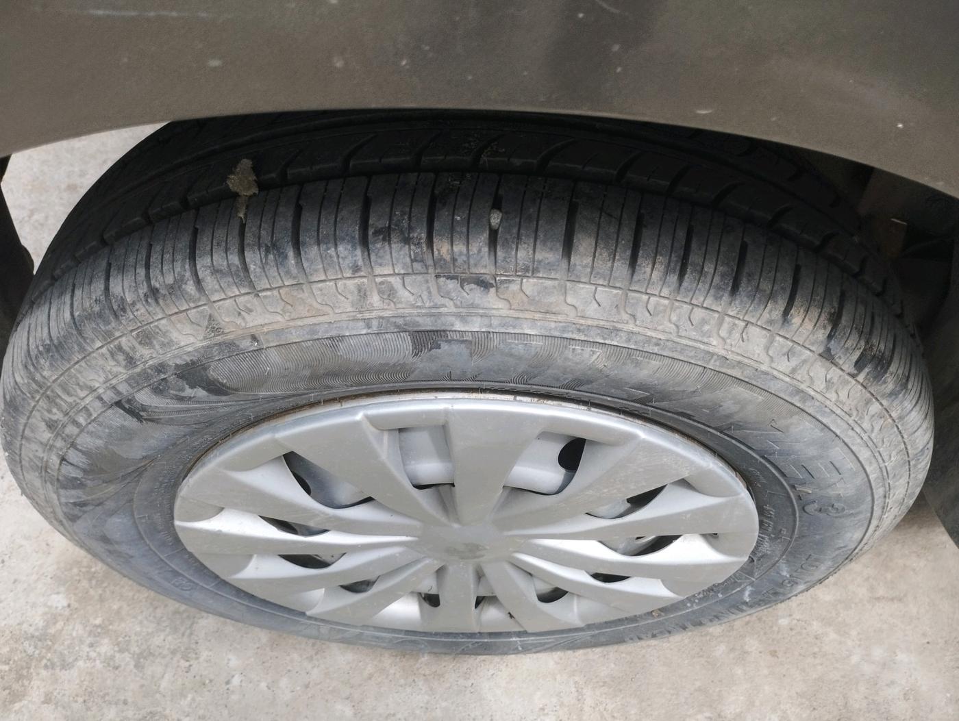 2019 Maruti Swift LXI, Petrol, Manual, 50,684 km, tyre