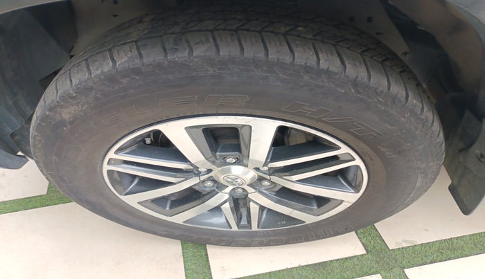 2017 Toyota Fortuner 2.8 4X4 AT, Diesel, Automatic, 2,88,249 km, tyre