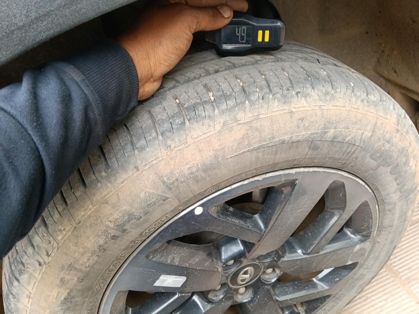2023 Tata Harrier XZA PLUS 2.0L DARK EDITION, Diesel, Automatic, 1,07,456 km, tyre