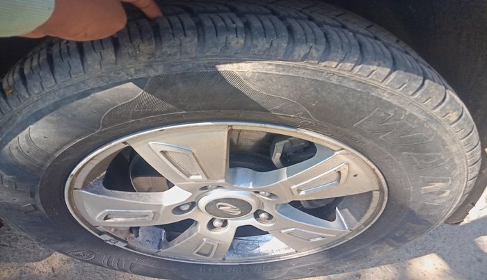 2012 Mahindra XUV500 W8, Diesel, Manual, 1,02,105 km, tyre