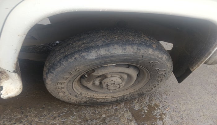 2011 Mahindra Bolero SLX BS-III, Diesel, Manual, 1,48,576 km, tyre