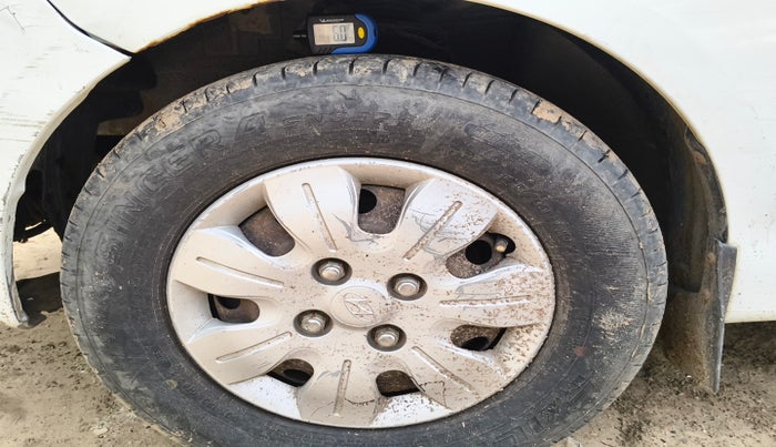2010 Hyundai i10 MAGNA 1.1, Petrol, Manual, 1,04,043 km, tyre