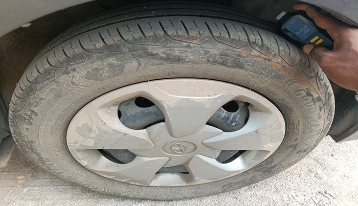 2022 Tata Tiago XT (O) PETROL, Petrol, Manual, 40,868 km, tyre