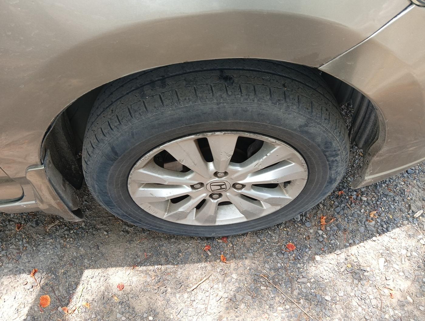 2012 Honda City 1.5L I-VTEC V AT SUNROOF, Petrol, Automatic, 1,41,670 km, tyre