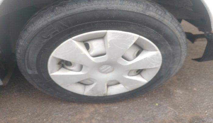 2015 Maruti Eeco 5 STR, Petrol, Manual, 27,479 km, tyre