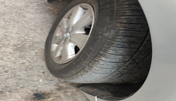 2011 Toyota Corolla Altis G PETROL, Petrol, Manual, 1,07,900 km, tyre