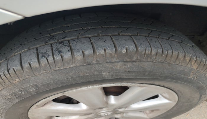 2011 Toyota Corolla Altis G PETROL, Petrol, Manual, 1,07,900 km, tyre