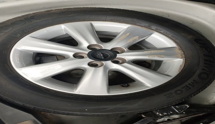 2011 Toyota Corolla Altis G PETROL, Petrol, Manual, 1,07,900 km, tyre