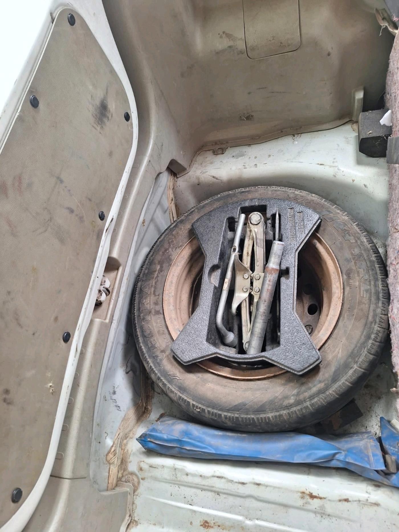 2016 Maruti Celerio VDI, Diesel, Manual, 1,58,549 km, tyre