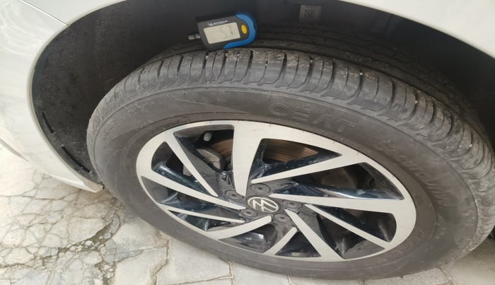 2023 Volkswagen VIRTUS TOPLINE TSI 1.0 MT, Petrol, Manual, 7,792 km, tyre